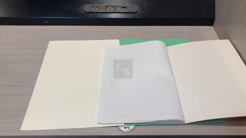 ウェンディーズ-机